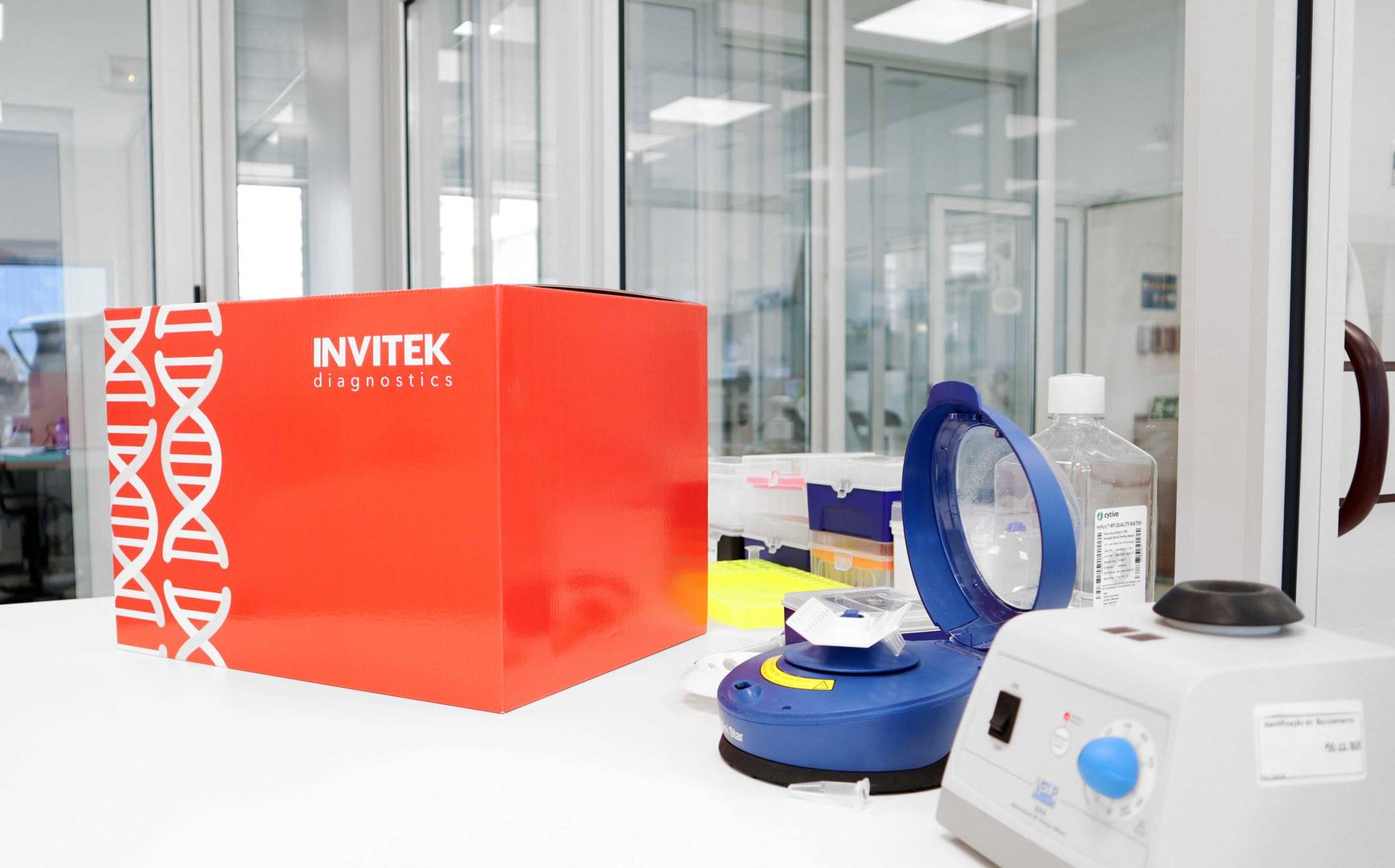 InviSorb kit box in lab